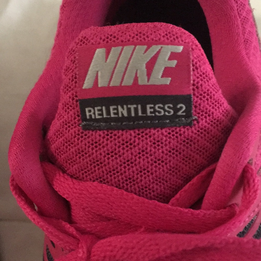 Nike hot pink relentless 2 sneaker. - Picture 3 of 6